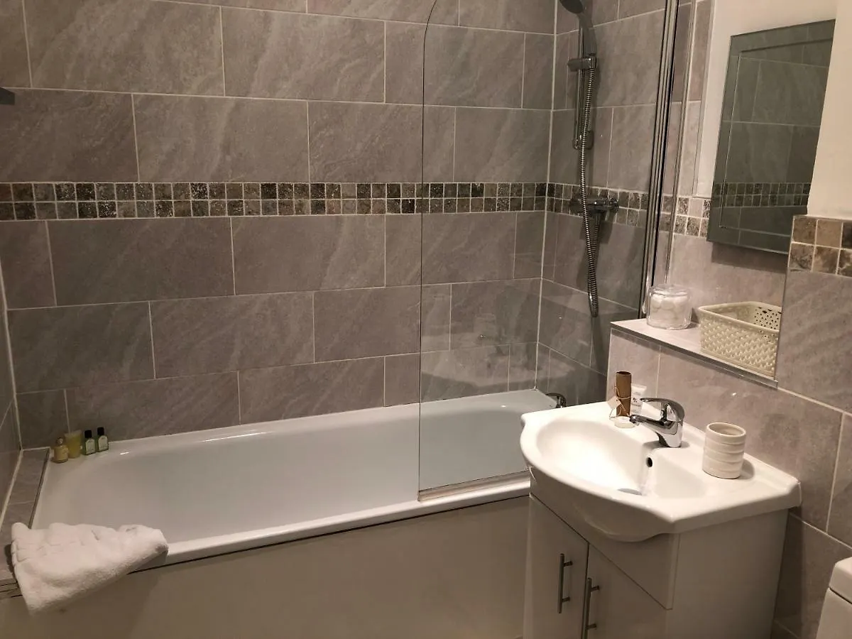 Number 10 Service Apartment - Danes Southampton