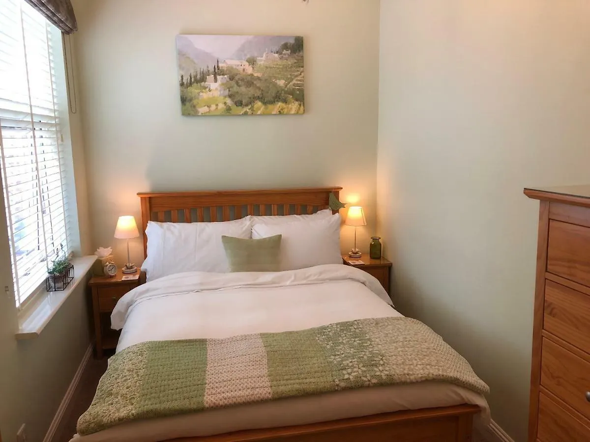 Number 10 Service Apartment - Danes Southampton