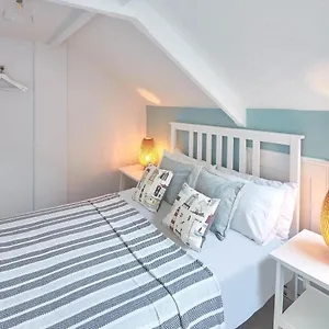 https://cooks-cabin-whitby.yorkshirehotels.net