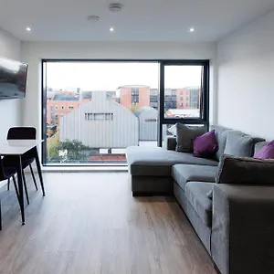 https://charming-2br-apt-in-the-heart-of-belfast-city.belfasthotelsireland.com