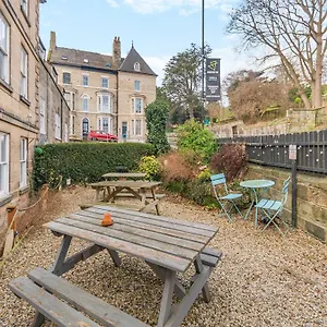 https://the-hyding-hole-whitby.yorkshirehotels.net